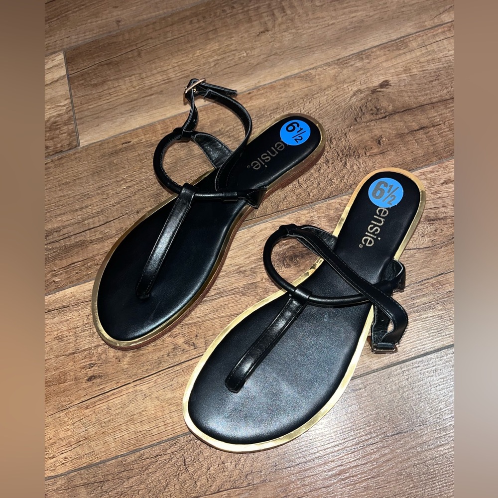 Beautiful New Size 6.5 Kensie sandals
